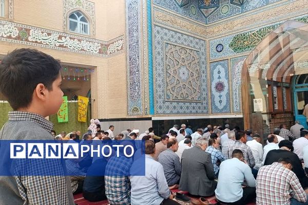 حضور پرشور دانش‌آموزان و فرهنگیان در نماز جمعه این هفته شهرستان ورامین