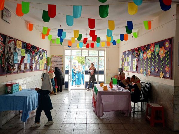 برگزاری انتخابات شورای دانش آموزی دبستان سمیه کاشمر