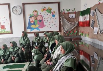 برپایی پایگاه بسیج دانش آموزی و محفل انس با قرآن به نیت شهدای دانش آموز  در دبستان میلاد نیشابور