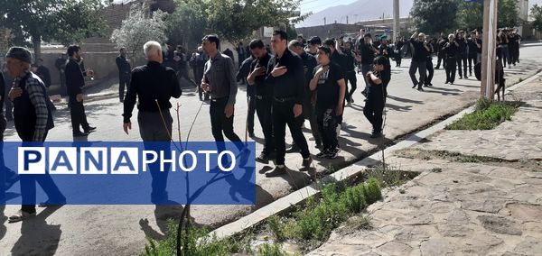 تجلی عشق به اباعبدالله در روستای سربالا؛ مراسم تاسوعا با مداحی و سینه زنی