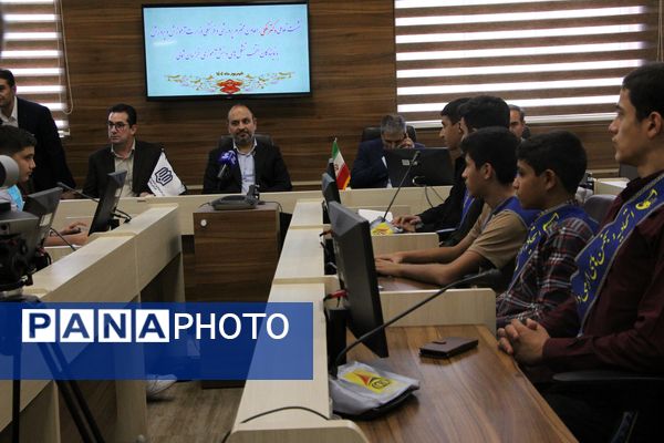 نشست معاون پرورشی و فرهنگی وزیر آموزش و پرورش با دانش آموزان پسر عضو تشکل‌های دانش‌آموزی 