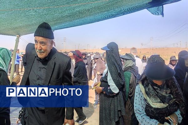 قدم به قدم به سوی نور کاروان پیاده روی از فیروزه به سمت مشهد مقدس