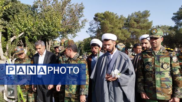 مراسم اولین سالگرد شهادت  سید حسن نصرالله، شهید حاج عباس نیلفروشان و سید هاشم صفی الدین در گلستان شهدا اصفهان 