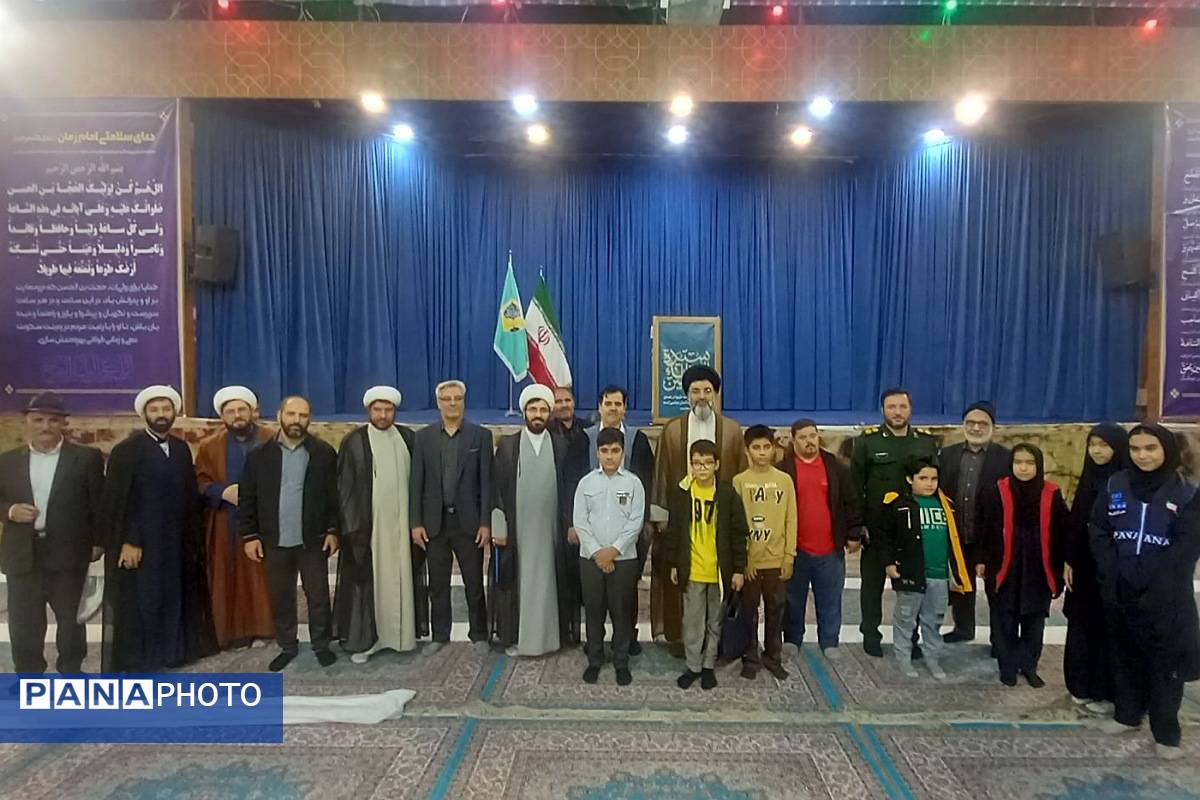 تقدیر از برگزیدگان پویش دانش‌آموزی در نماز جمعه باشکوه پیشوا