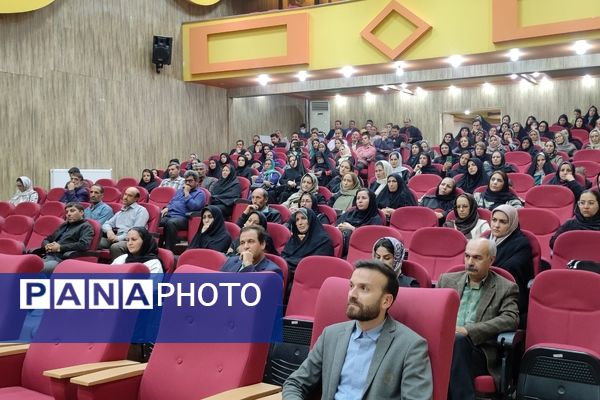 برگزاری جلسه انجمن اولیاء و مربیان دبیرستان نمونه دولتی فرزانگان شیروان