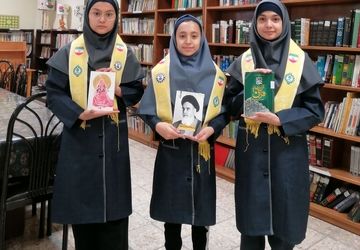 هفته کتاب و کتابخوانی در دبیرستان دخترانه فرزانگان 