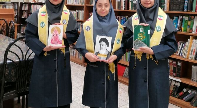 هفته کتاب و کتابخوانی در دبیرستان دخترانه فرزانگان 