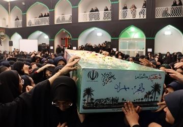 حضور دانش‌آموزان دبیرستان دخترانه شهید درعلی فراشاه در اجتماع «دختران فاطمی» تفت