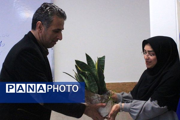  کارگاه دانش‌افزایی زبان انگیلیسی در دبیرستان‌ولایت بهارستان‌دو