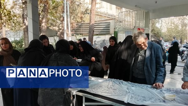 برپایی موکب دانش‌آموزان پیشتاز در منطقه ۱۰ در سالروز شهادت حضرت زهرا (س)