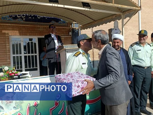 تقدیر مدیر دبیرستان رئیس زاده از پرسنل نیروی انتظامی خلیل آباد