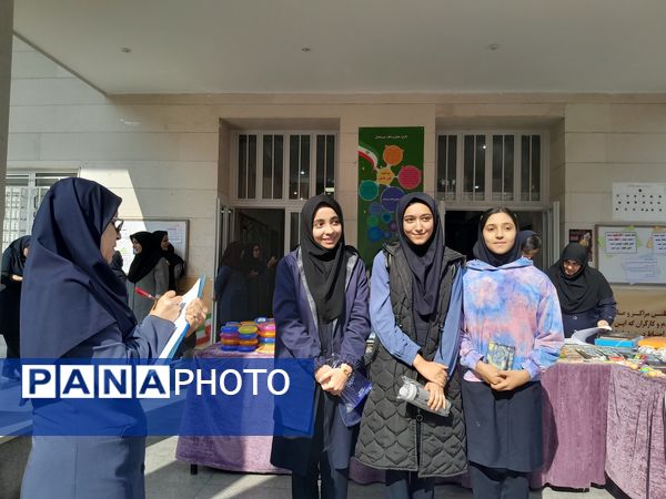 اهدای جوایز برگزیدگان جشنواره خوارزمی، مسابقات قرآنی در دبیرستان مصلی نژاد حضرت زهرا(س)