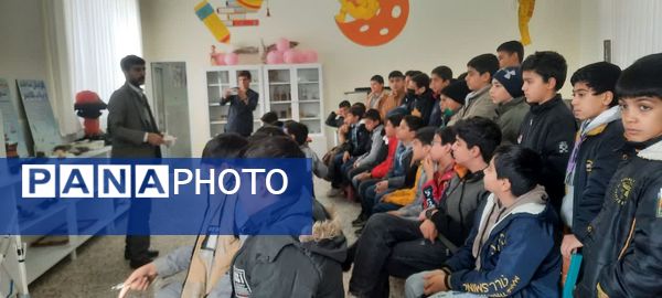 بازدید دانش آموزان دبستان پسرانه فضیلت از پژوهشسرای رازی 