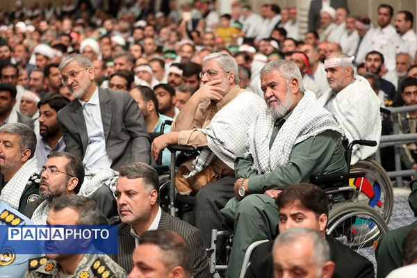 دیدار پیشکسوتان و فعالان دفاع مقدس و مقاومت با مقام معظم رهبری