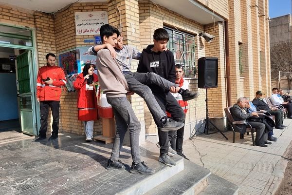 هدف از برگزاری مانور زلزله وایمنی، آموزش وتوانمندسازی دانش آموزان است