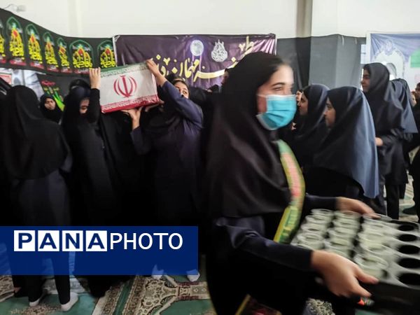 استقبال پرشور از شهید گمنام در هنرستان زهرای مرضیه بندرعباس