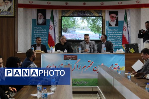 نشست اصحاب رسانه شهرستان سامان با مدیرکل فرهنگ و ارشاد اسلامی استان چهارمحال و بختیاری