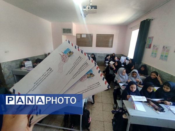 توزیع برگ های کنگره ۱۸۰۰۰شهیدخراسان رضوی 