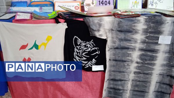 برگزاری نمایشگاه آثار هنری به مناسبت هفته معلم در دبیرستان صدیقه ۲