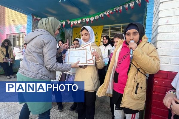 تقدیر از دانش آموزان برتر در مدرسه ومقام آوران رشته های ورزشی در مدرسه هدی یک شهرستان قدس