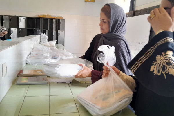 توزیع کتاب در آموزشگاه علوم و معارف صدرا ناحیه ۴ شیراز 