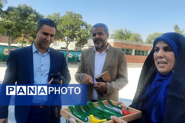 مراسم یادواره شهدا و گرامیداشت هفته دفاع مقدس در مدارس ناحیه 2 شهرری 