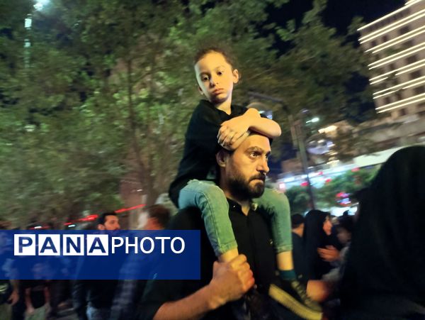 شمع‌های اشک و آه مشهد در سوگ شام غریبان