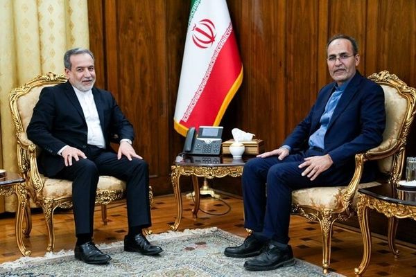 تاکید عراقچی بر ضرورت تقویت مناسبات اقتصادی بین ایران و لیبی
