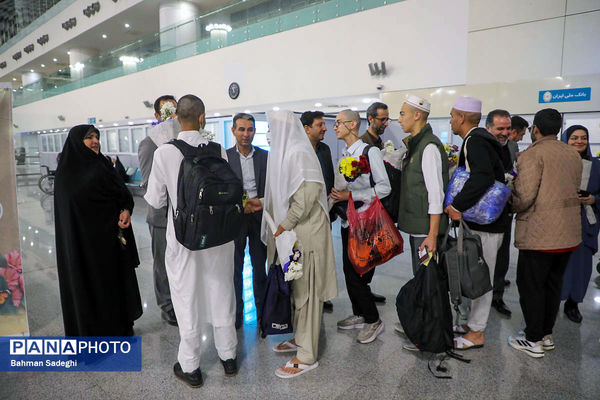 مراسم استقبال بازگشت اولین کاروان عمره گذار دانش آموزان پسر