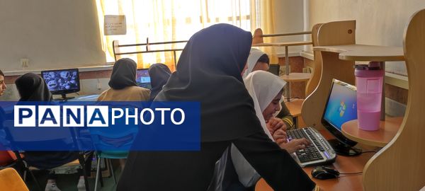 بازدید دانش‌آموزان پیشتاز‌ مدرسه شهید خاقانی از کلاس‌های رایانه کانون سمیه شیروان