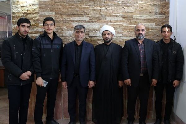 کمک مالی دانش‌آموزان، یک کلاس درس زنده است