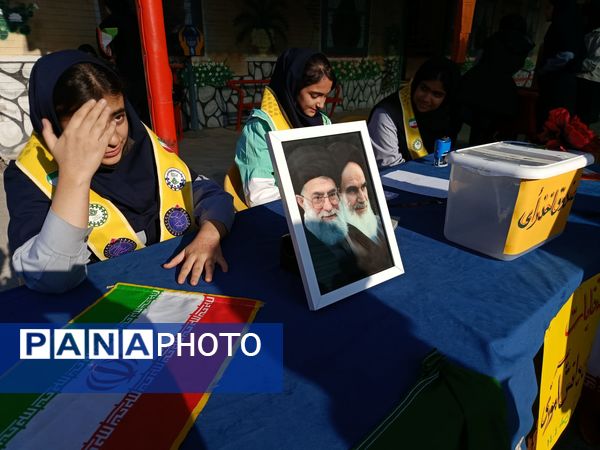 انتخابات شورای دانش آموزی‌ در دبیرستان‌ یغمای‌ نیشابوری(وکیلی 3)