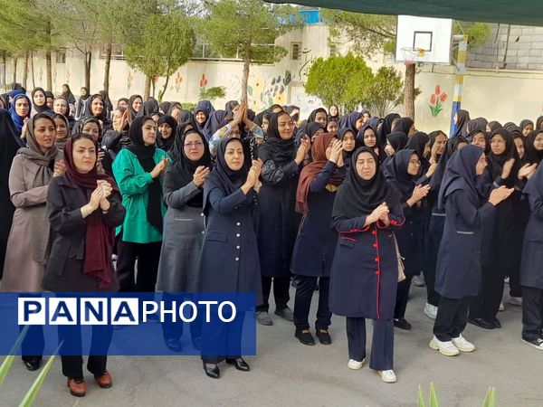 اجتماع مادران و دختران در ورزش صبحگاهی دبیرستان شاهد هاجر
