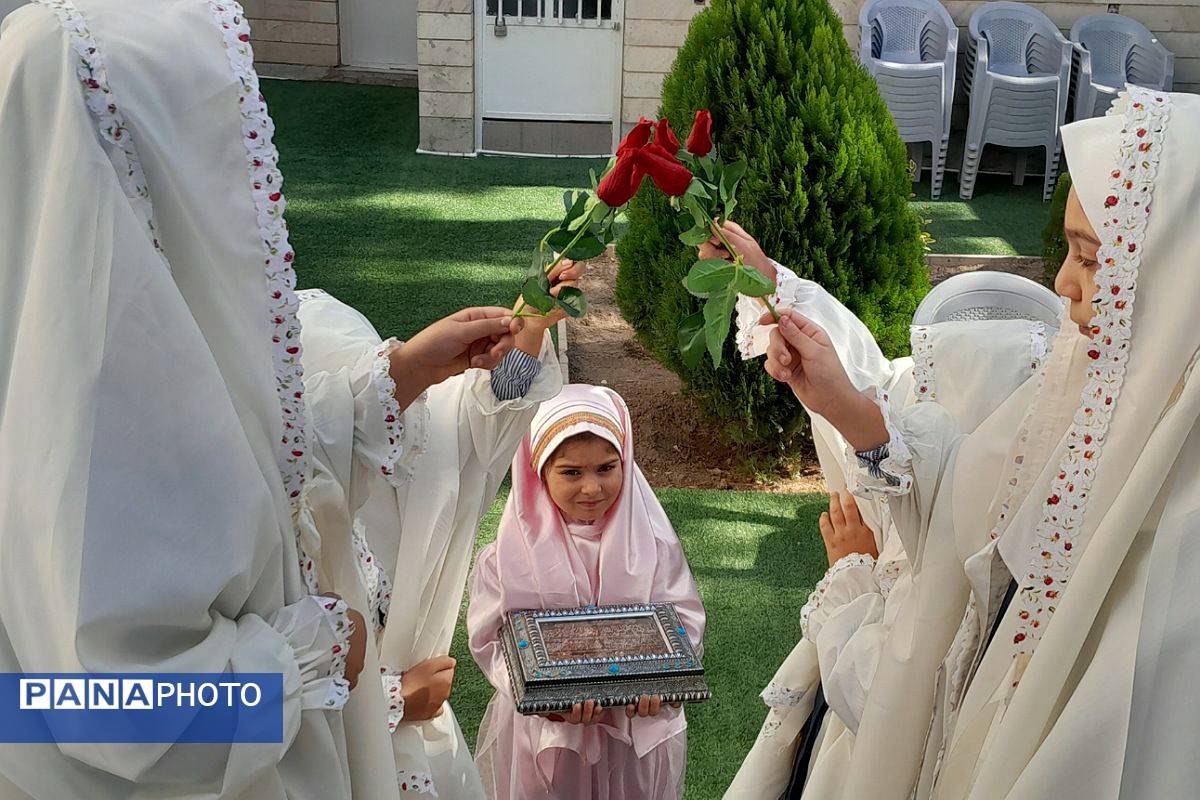 جشن شکفتن غنچه‌ ها، در دبستان مهرتابان بهارستان دو