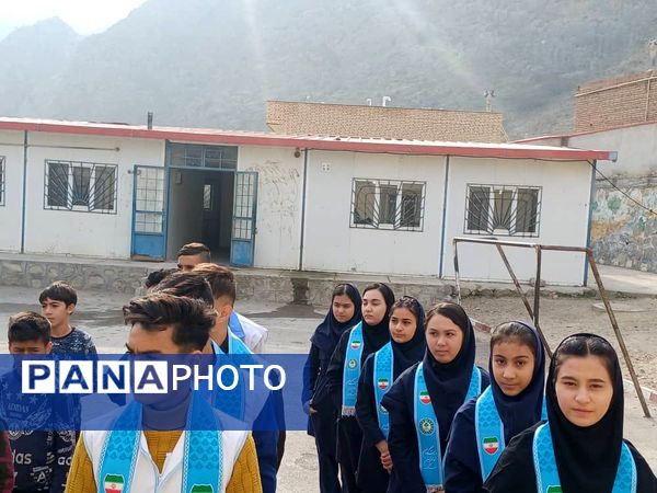 اجرای مانور سراسری زلزله در مدرسه شهید نوری مرزآباد شهرستان خدا آفرین