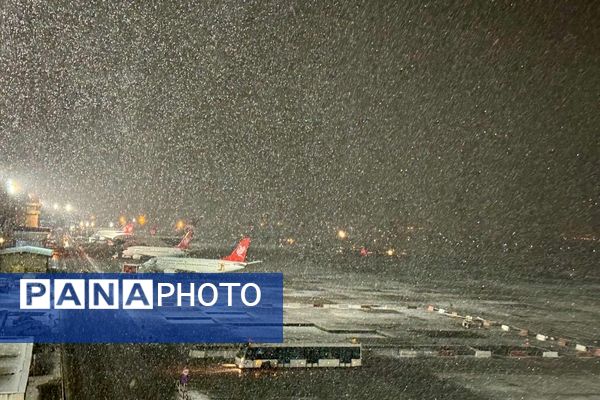 ۱۳ ساعت بعد از بارش برف در فرودگاه شهید هاشمی نژاد مشهد