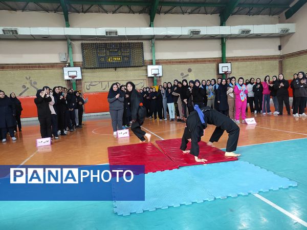 المپیاد ورزشی در دبیرستان دخترانه علمی