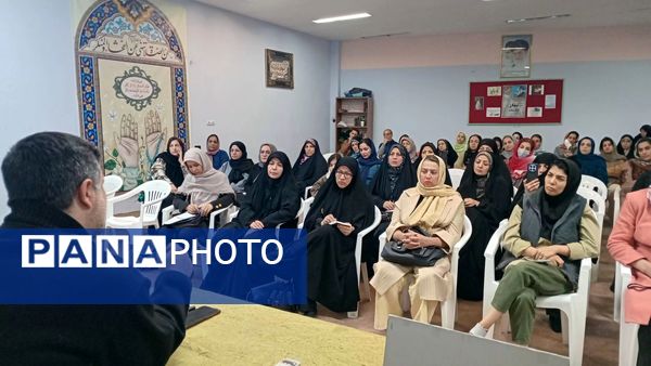 کارگاه آگاهی‌بخشی و پیشگیری از اعتیاد در دبستان لطیفه و دبیرستان فرهنگیان