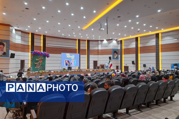 اجرای برنامه هم‌ساده‌ها در سالن سینما ۱۹بهمن پایگاه هوایی شیراز