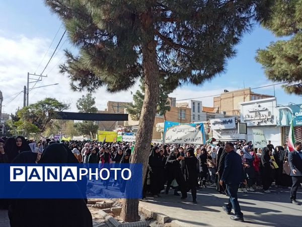 آبان بیداری؛ گام های استوار نسل جوان در مسیر عزت و استقلال