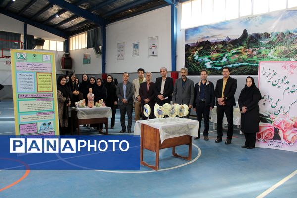 گرامیداشت روز آزمایشگاه در دبیرستان دخترانه شاهد غرویان وکیلی (۲۲)