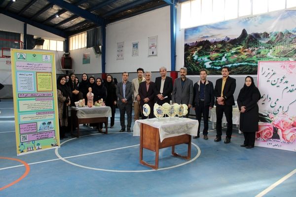 گرامیداشت روز آزمایشگاه در دبیرستان دخترانه شاهد غرویان وکیلی (۲۲)