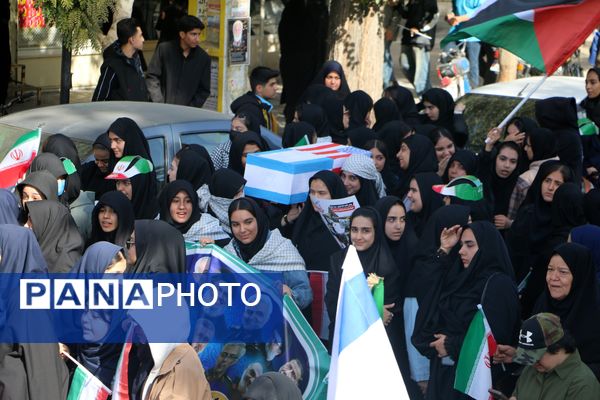 فریاد استکبار ستیزی از ورامین طنین انداز شد