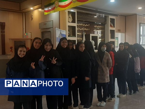 انتخاب نماینده دانش آموزان در دبیرستان نمونه فرهنگ مهشید مصلی نژاد ناحیه ۶