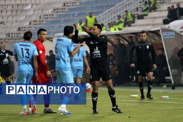 برد شیرین تراکتور در خانه مقابل چادرملو 