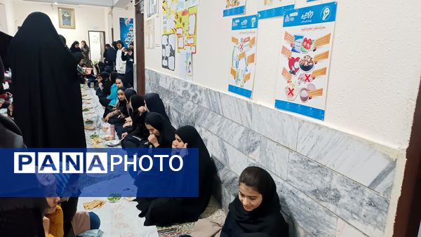 برپایی سفره افطاری در دبیرستان عطیه ناحیه هفت 