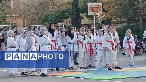 برگزاری المپیاد ورزشی دانشآموزان با هدف ترویج نشاط و سلامت در مدرسه پنجم مهر