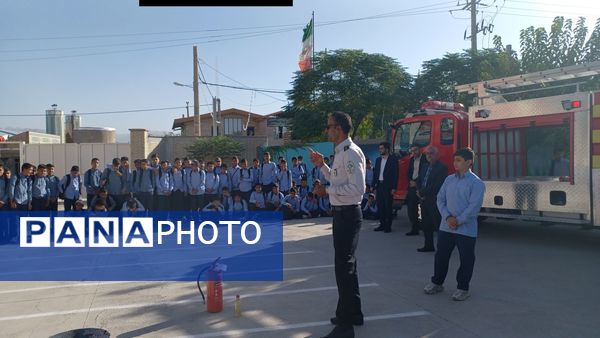 آموزش عملی اطفای حریق در دبیرستان نمونه مرحوم طاووسی خلیل آباد