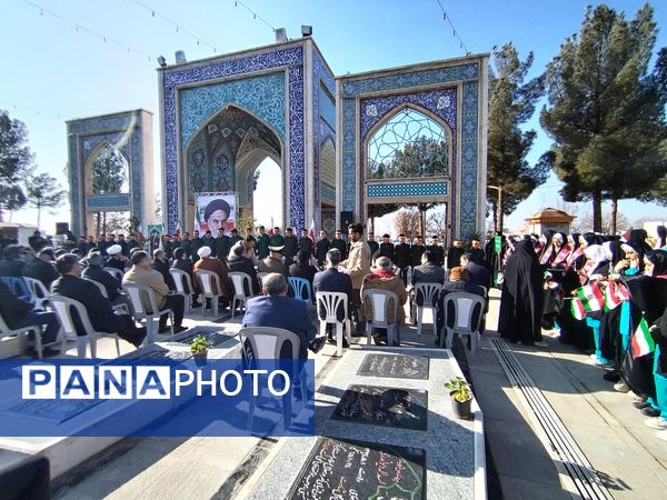 آغاز مراسم دهه فجر با شعار  «حضور تا ظهور» در گلزار شهدای سبزوار