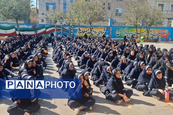 جشن ولادت حضرت زینب و روز پرستار در دبیرستان شهید زهره‌وند قرچک